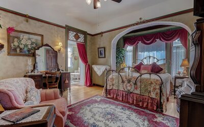 Schuster Mansion Bed & Breakfast