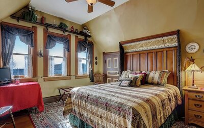 Schuster Mansion Bed & Breakfast