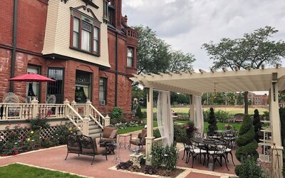Schuster Mansion Bed & Breakfast