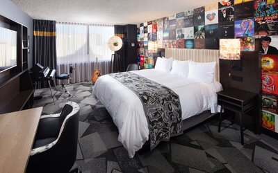 Saint Kate - The Arts Hotel
