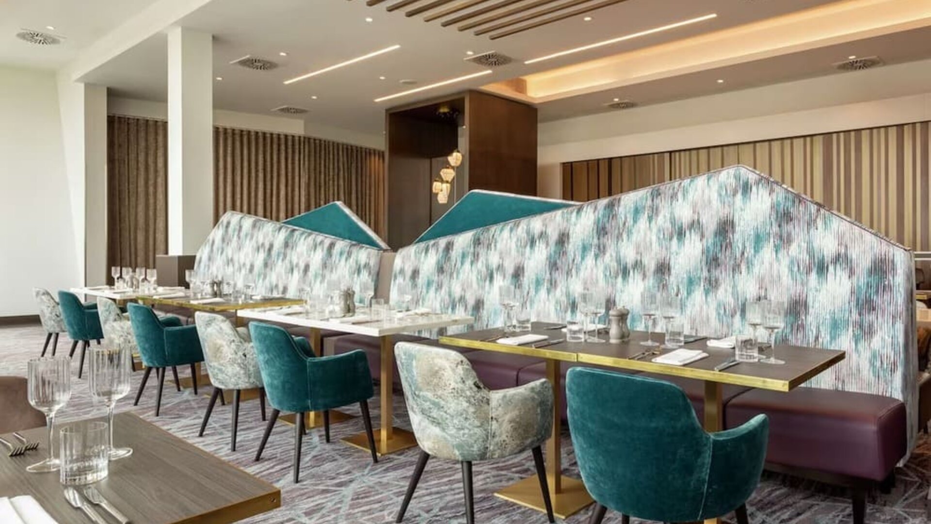 Dining room with natural light at Hilton Aberdeen TECA.