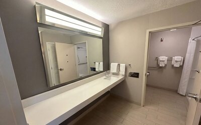 Country Inn & Suites By Radisson, Brown Deer - Milwaukee North