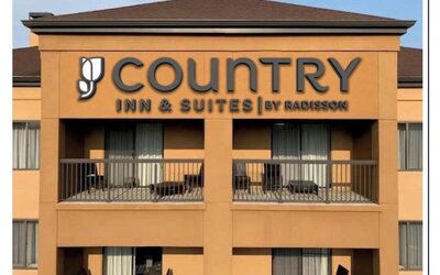 Country Inn & Suites By Radisson, Brown Deer - Milwaukee North