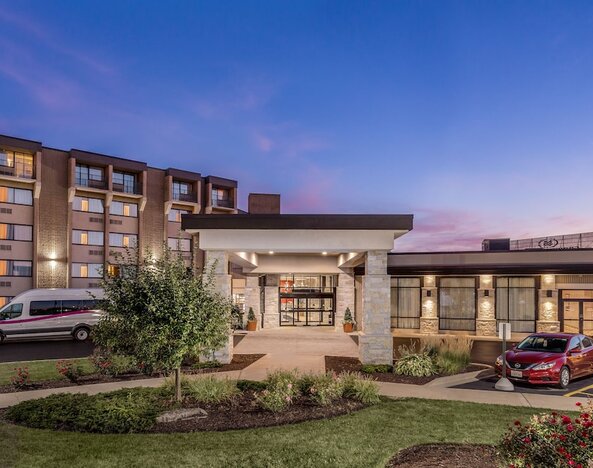 Crowne Plaza Milwaukee Airport by IHG