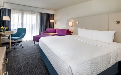 Crowne Plaza Milwaukee Airport by IHG
