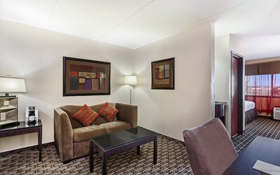Crowne Plaza Milwaukee Airport by IHG