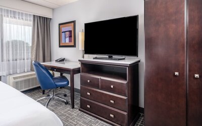 Crowne Plaza Milwaukee Airport by IHG