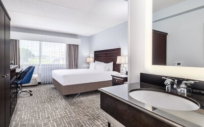 Crowne Plaza Milwaukee Airport by IHG