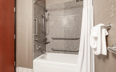 Crowne Plaza Milwaukee Airport by IHG