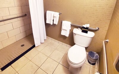 Crowne Plaza Milwaukee Airport by IHG