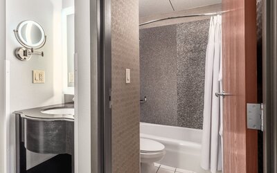 Crowne Plaza Milwaukee Airport by IHG