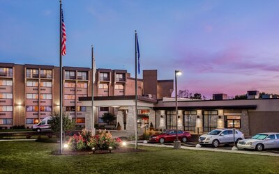Crowne Plaza Milwaukee Airport by IHG