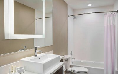 SpringHill Suites by Marriott Milwaukee Downtown