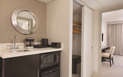 Embassy Suites by Hilton Milwaukee Brookfield