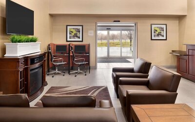 Hawthorn Extended Stay by Wyndham Milwaukee Airport