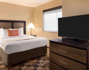 Hawthorn Extended Stay by Wyndham Milwaukee Airport