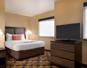 Hawthorn Extended Stay by Wyndham Milwaukee Airport