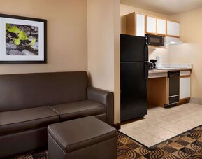 Hawthorn Extended Stay by Wyndham Milwaukee Airport