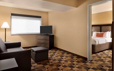 Hawthorn Extended Stay by Wyndham Milwaukee Airport