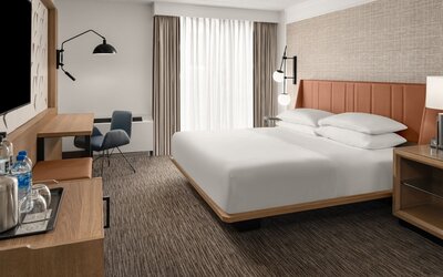 Sheraton Milwaukee Brookfield Hotel