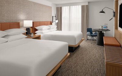 Sheraton Milwaukee Brookfield Hotel