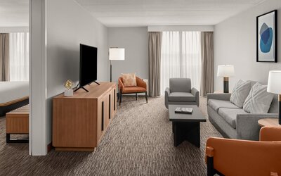 Sheraton Milwaukee Brookfield Hotel