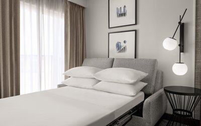 Sheraton Milwaukee Brookfield Hotel