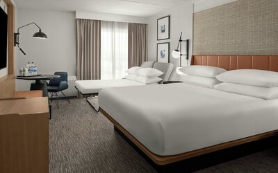 Sheraton Milwaukee Brookfield Hotel