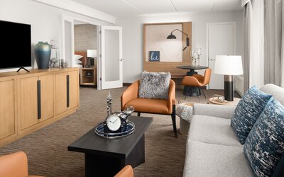 Sheraton Milwaukee Brookfield Hotel