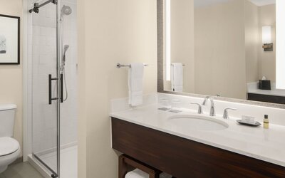 Sheraton Milwaukee Brookfield Hotel