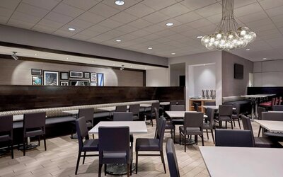 Sheraton Milwaukee Brookfield Hotel