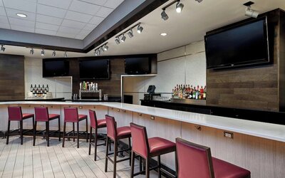 Sheraton Milwaukee Brookfield Hotel