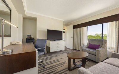DoubleTree by Hilton Milwaukee - Brookfield
