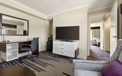 DoubleTree by Hilton Milwaukee - Brookfield
