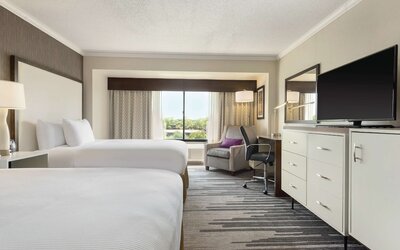 DoubleTree by Hilton Milwaukee - Brookfield