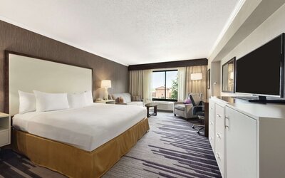 DoubleTree by Hilton Milwaukee - Brookfield