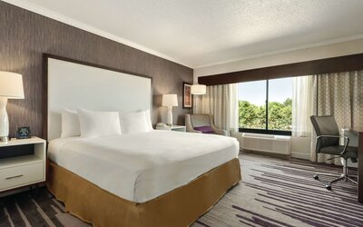 DoubleTree by Hilton Milwaukee - Brookfield