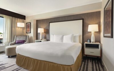 DoubleTree by Hilton Milwaukee - Brookfield