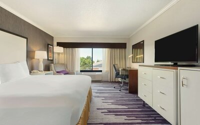 DoubleTree by Hilton Milwaukee - Brookfield