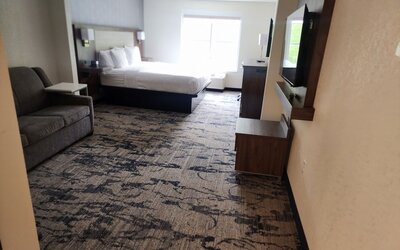 La Quinta Inn & Suites by Wyndham Milwaukee SW New Berlin
