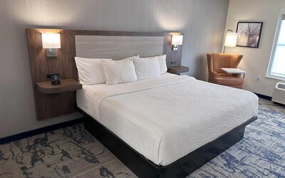La Quinta Inn & Suites by Wyndham Milwaukee SW New Berlin