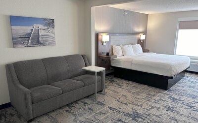 La Quinta Inn & Suites by Wyndham Milwaukee SW New Berlin