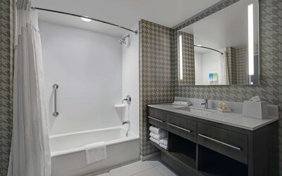 Home2 Suites by Hilton Milwaukee Downtown