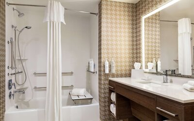 Home2 Suites By Hilton Milwaukee West
