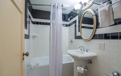 Ambassador Hotel Milwaukee, Trademark Collection by Wyndham