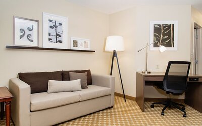 Country Inn & Suites by Radisson, Milwaukee West (Brookfield), WI