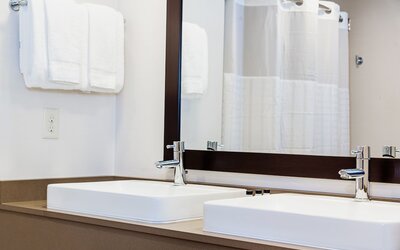 Country Inn & Suites by Radisson, Milwaukee West (Brookfield), WI