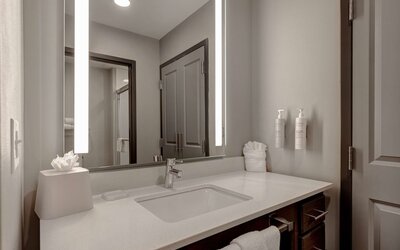 Homewood Suites by Hilton Oak Creek Milwaukee