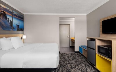 La Quinta Inn by Wyndham Milwaukee Airport / Oak Creek