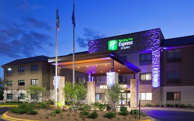 Holiday Inn Express & Suites Minneapolis – West End by IHG